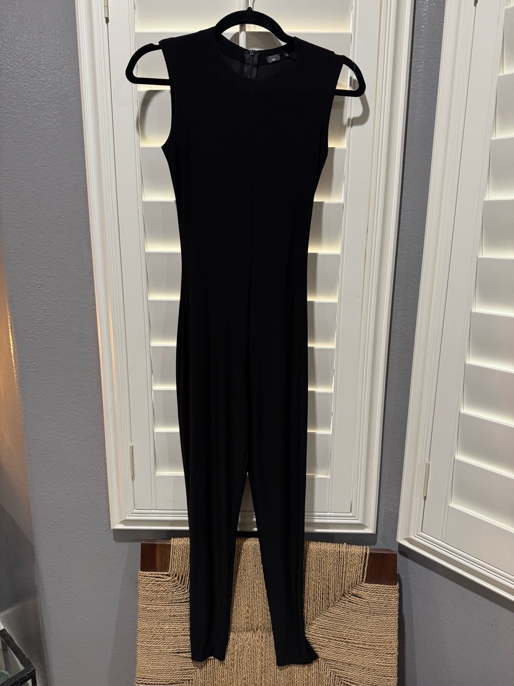 Norma Kamali EUC
Sleeveless Black Jumpsuit - Classic Slim Fit